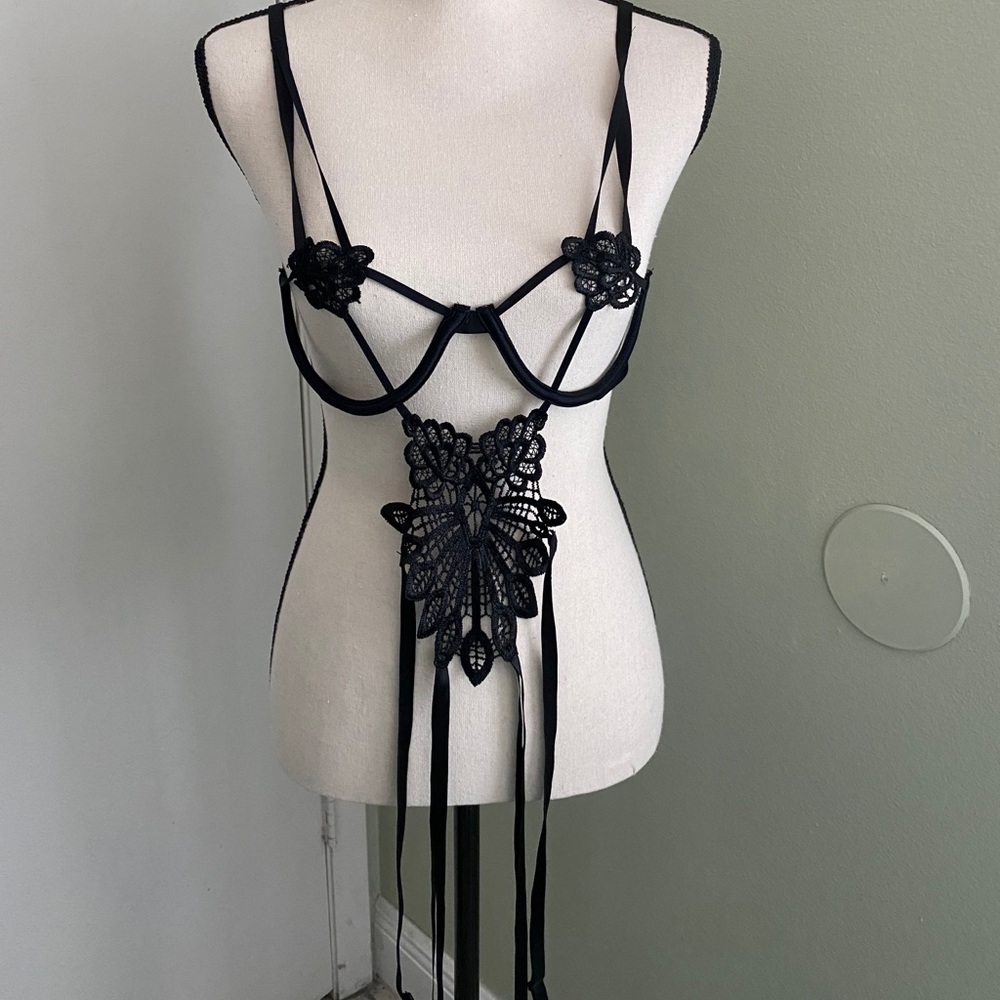 Exposed Breast Cage Style Bra W/ Garter Straps